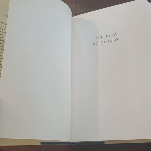 4 for $25!  The Inn at Rose Harbor Debbie Macomber - Picture 4 of 5